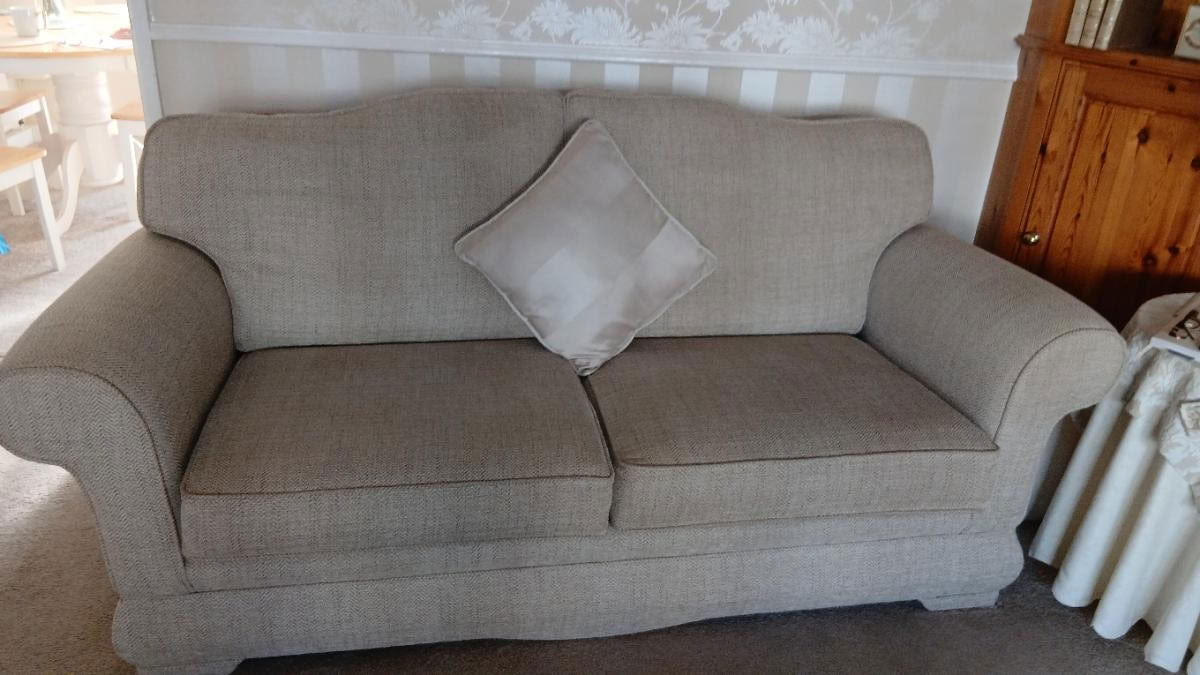 3 seater settee and matching chair
