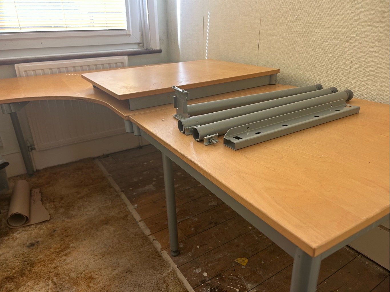 IKEA corner desk with two side panels