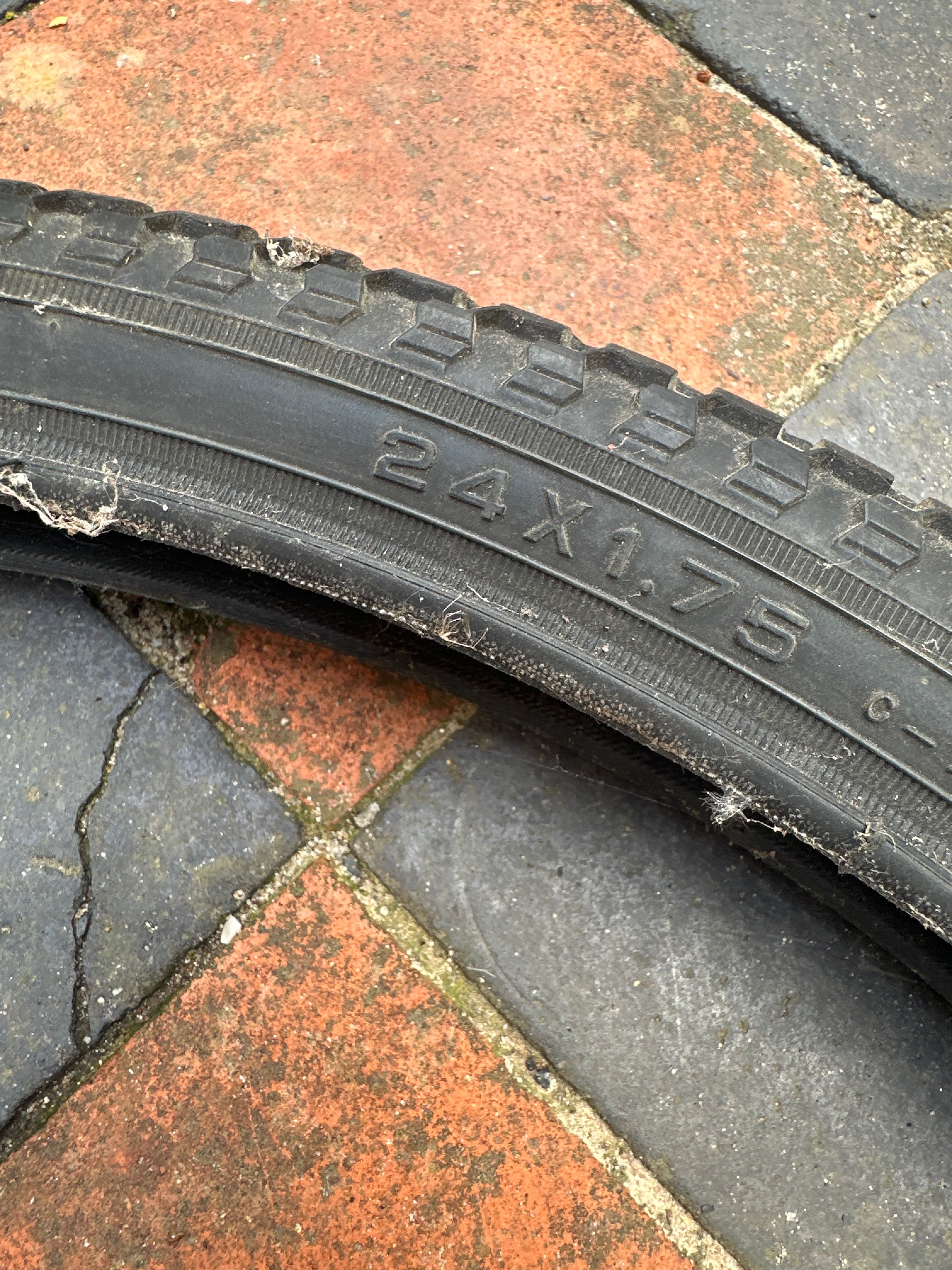 24 x 1.75 Mountain Bike Tyre