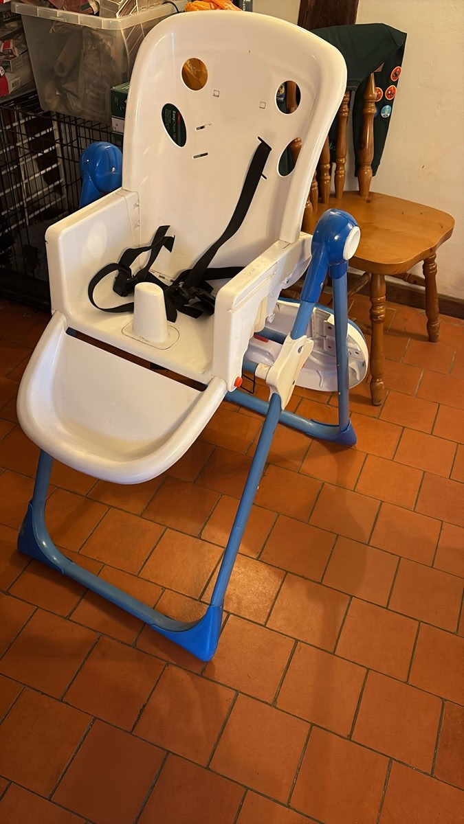 Fully adjustable high chair