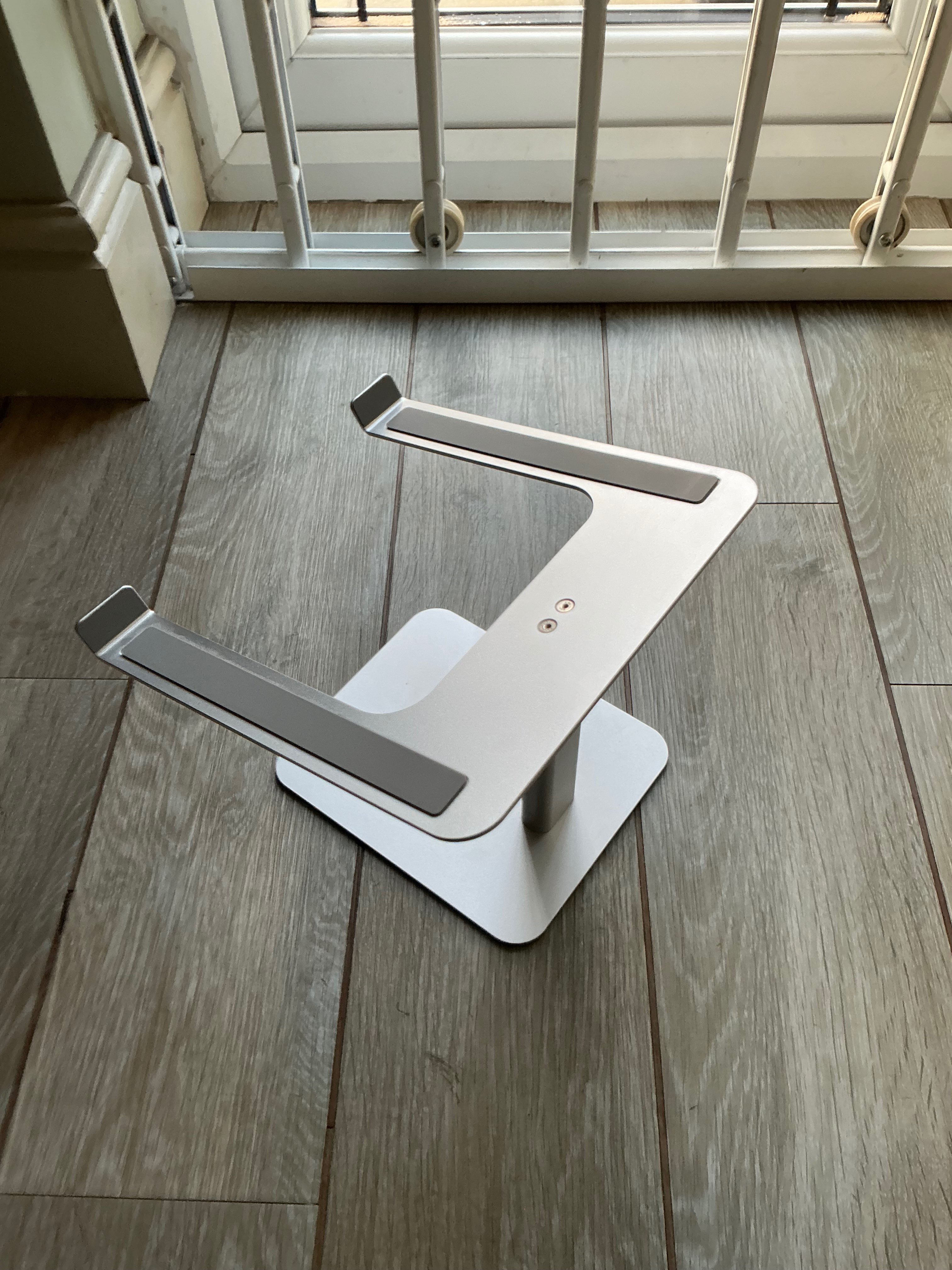 Laptop stand