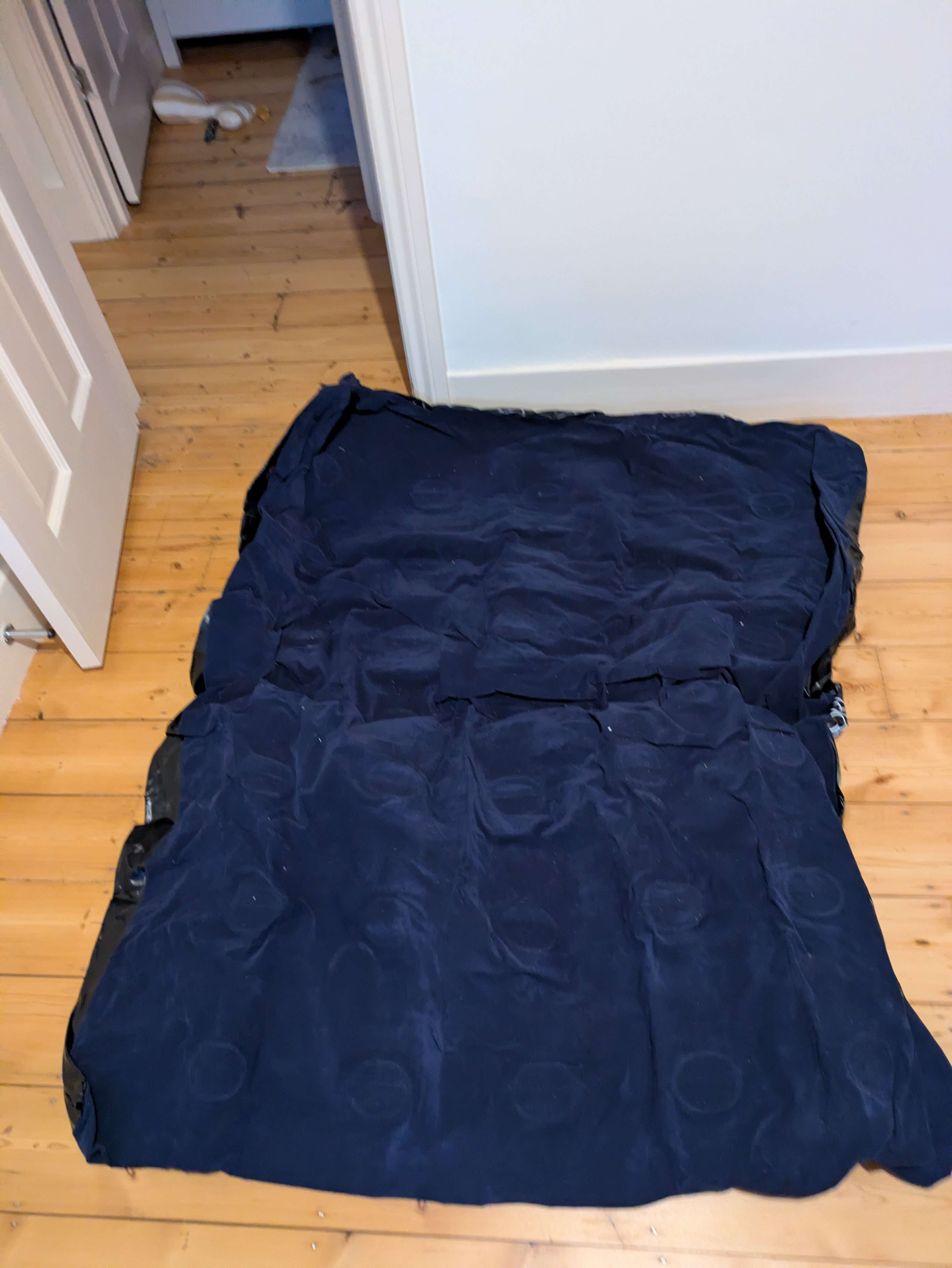 Blow up double mattress with pump