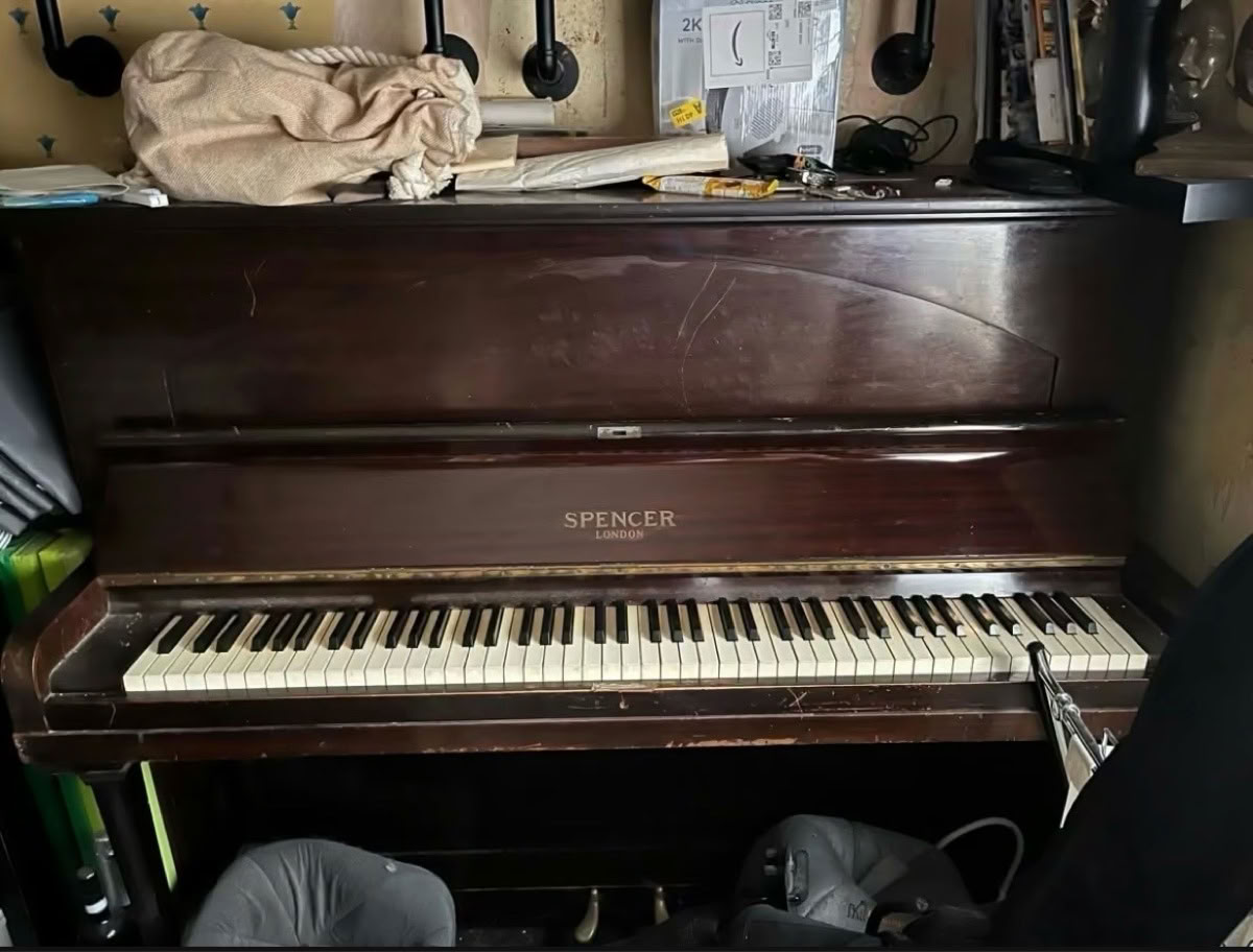 Upright piano
