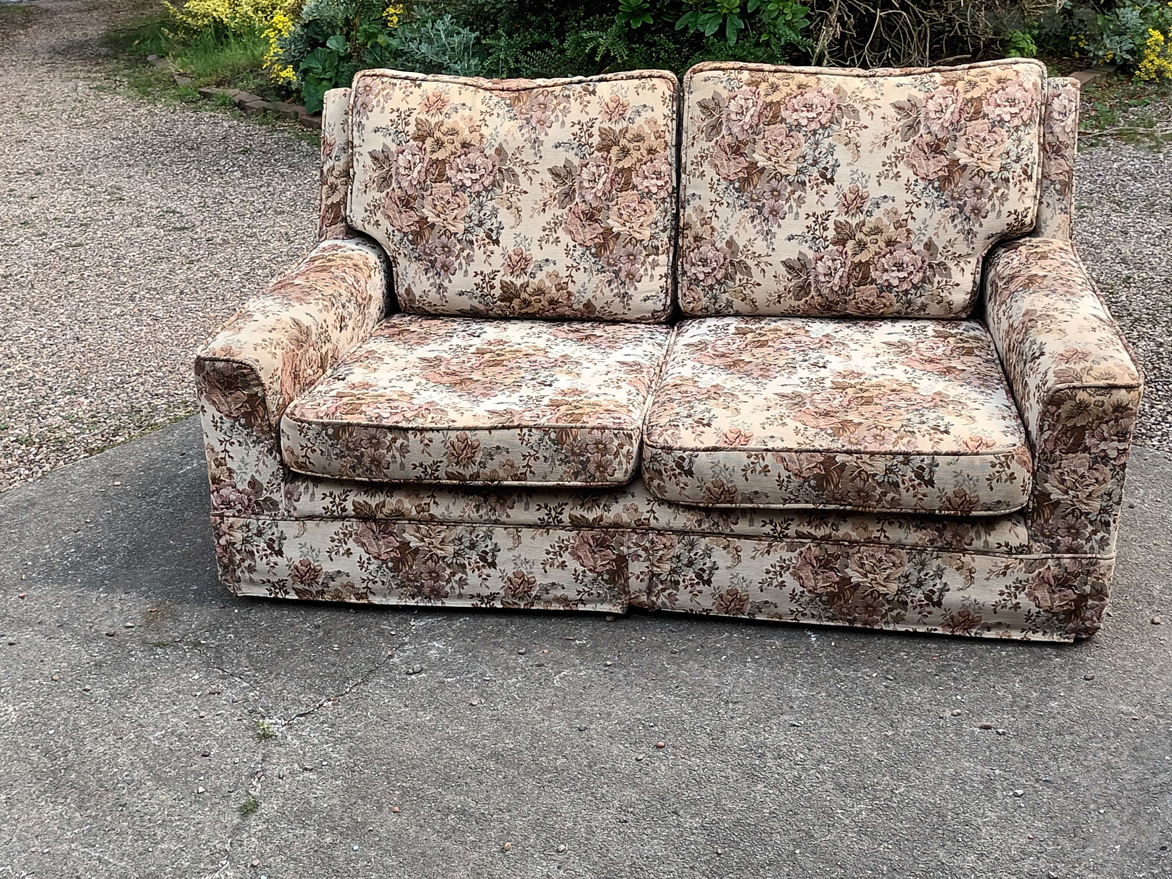 2 seater sofa. Very good condition.
