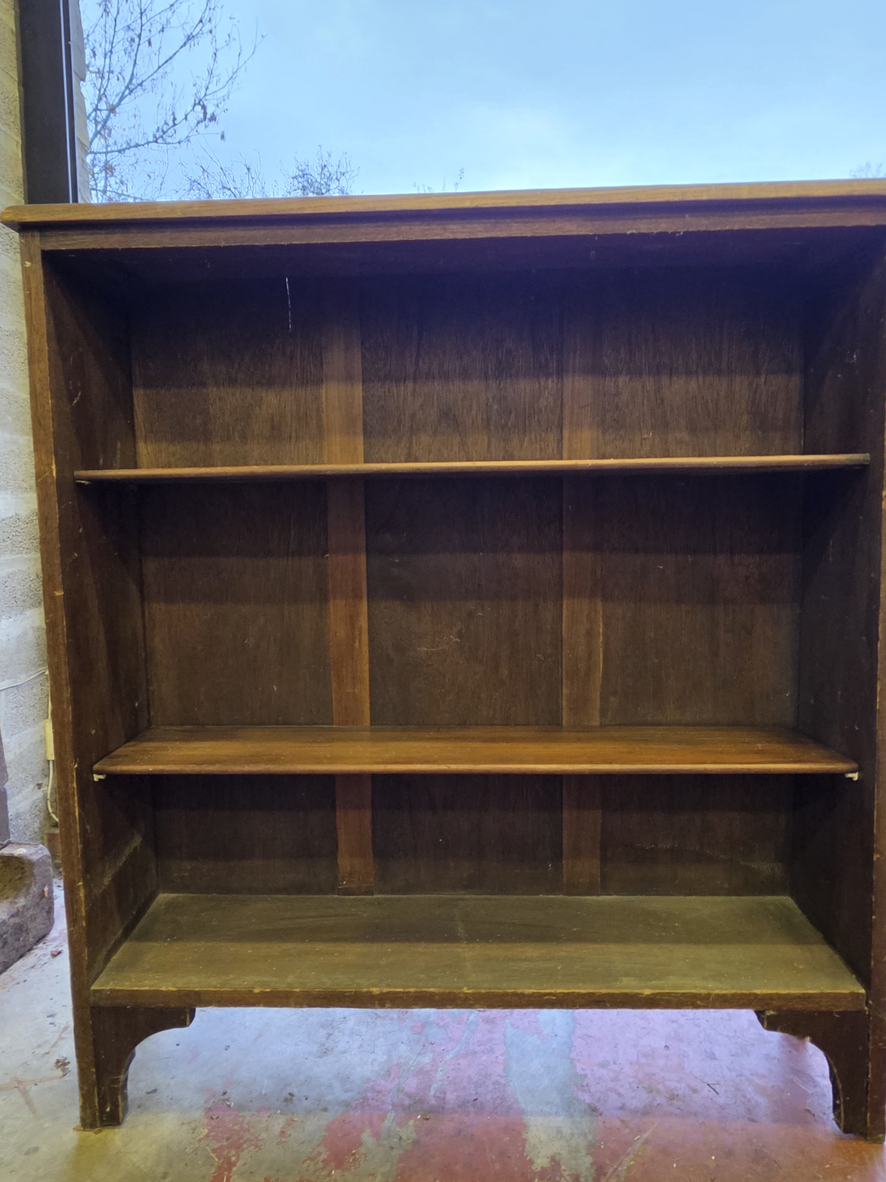 Oak freestanding bookshelf