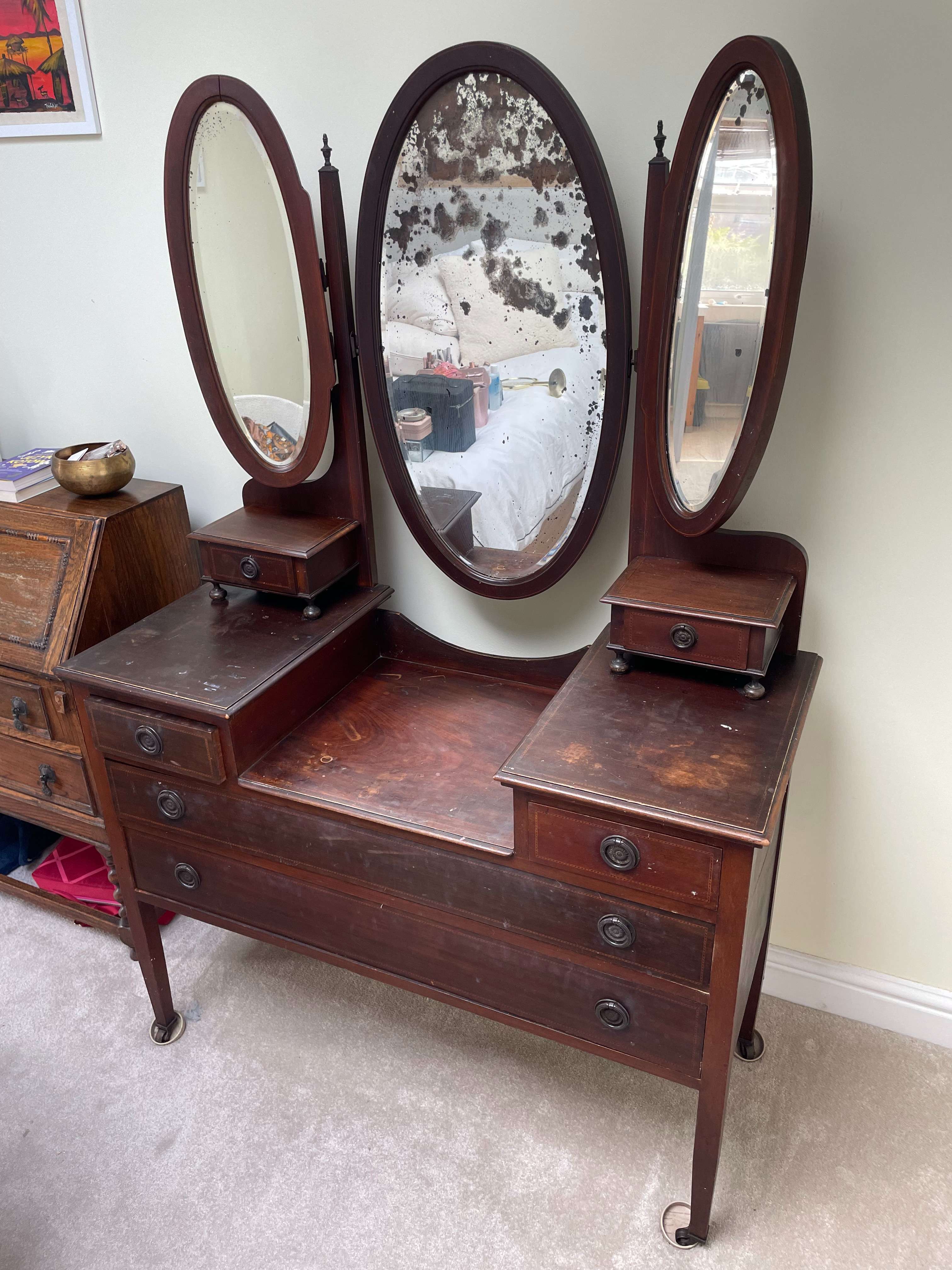 Antique-Style Triple Mirror Dressing Table / Dresser
