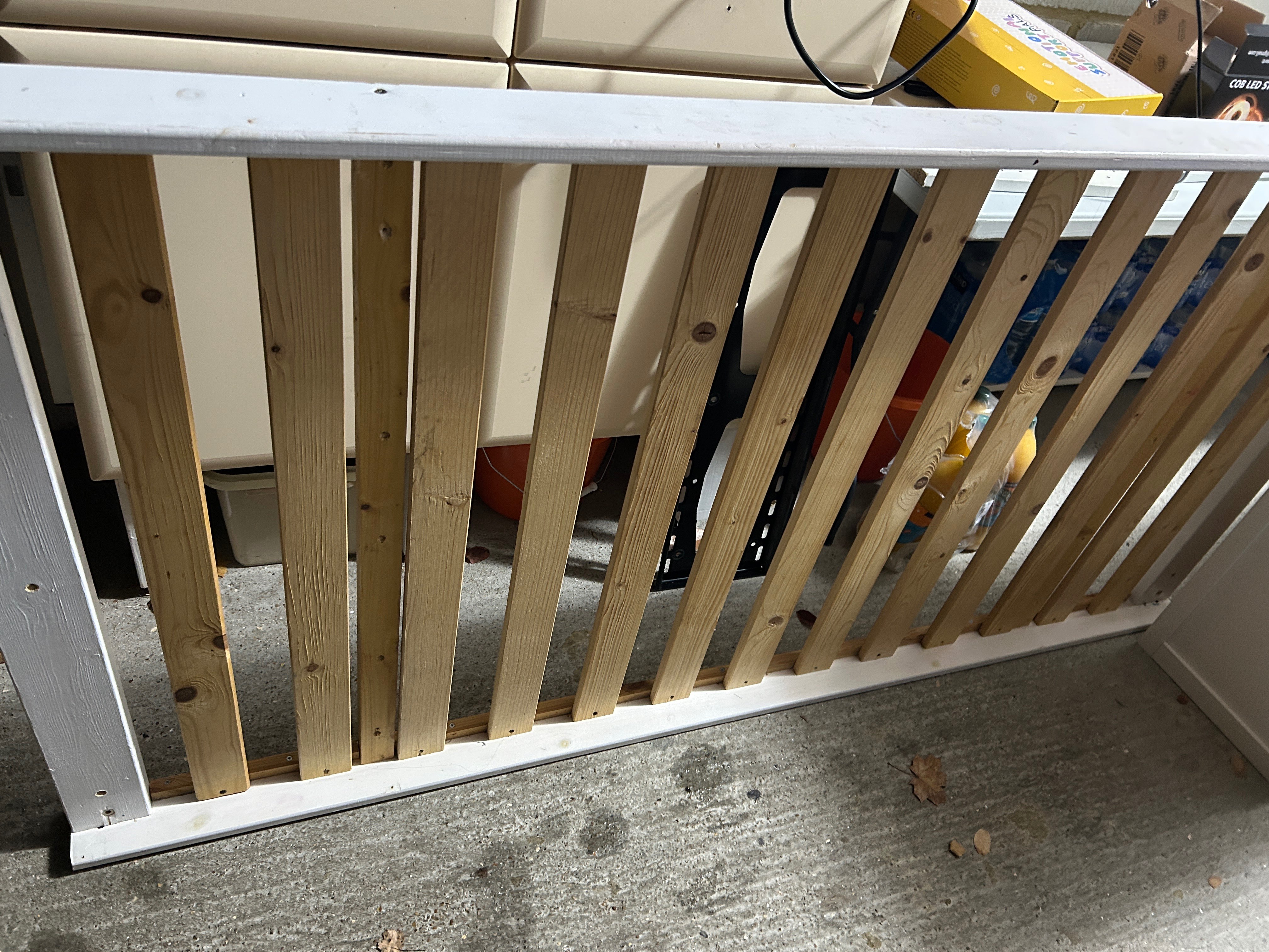 Single bed frame / slats (no legs)