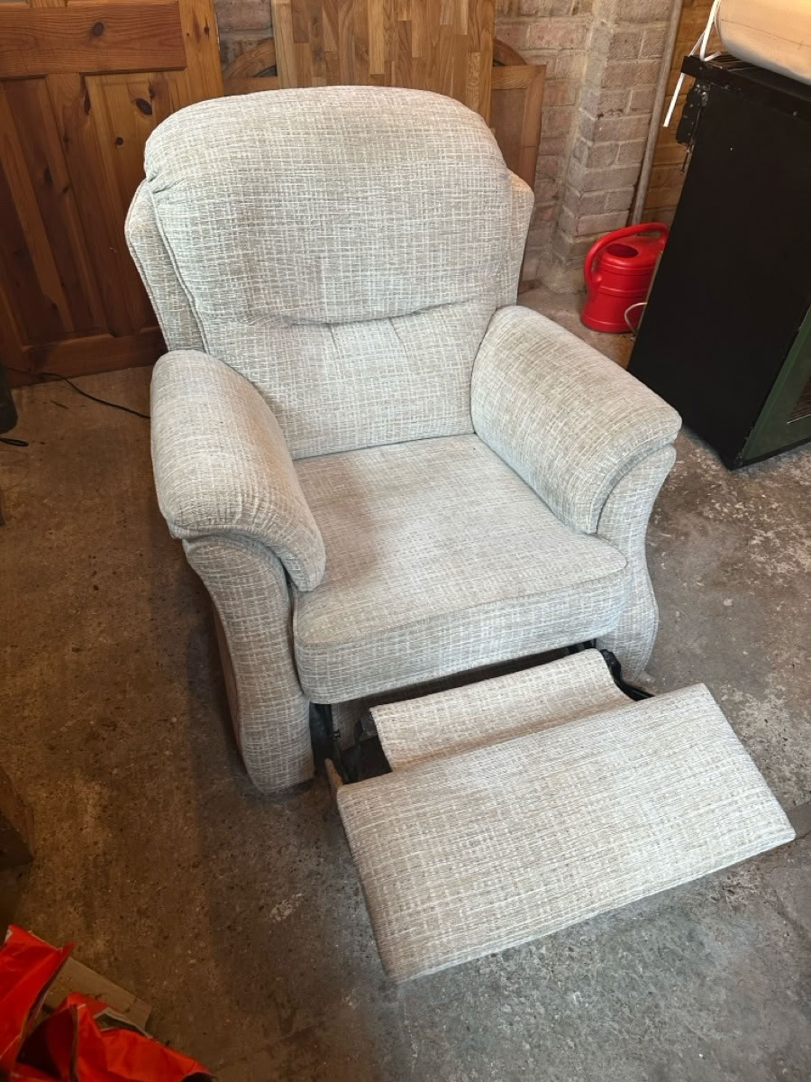 Electric reclining chair