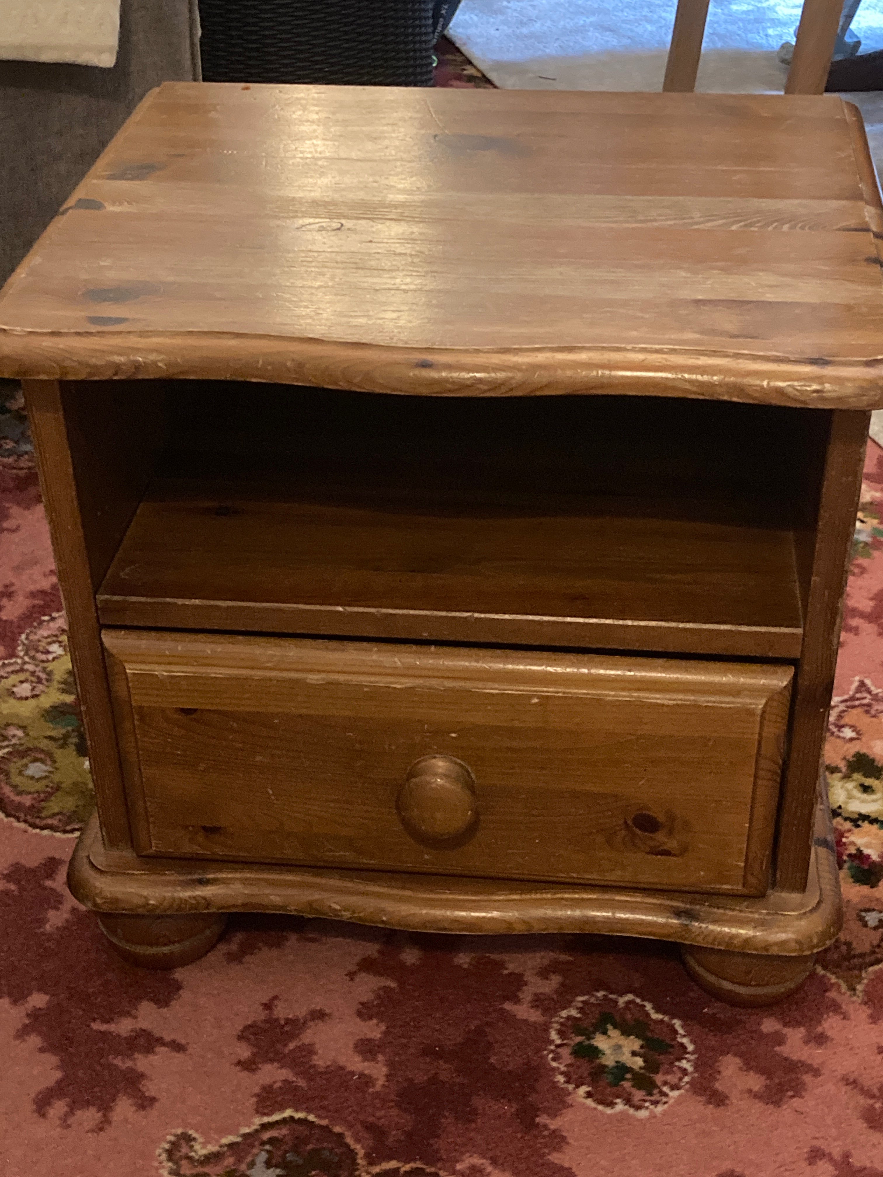 Small (bedside) cabinet