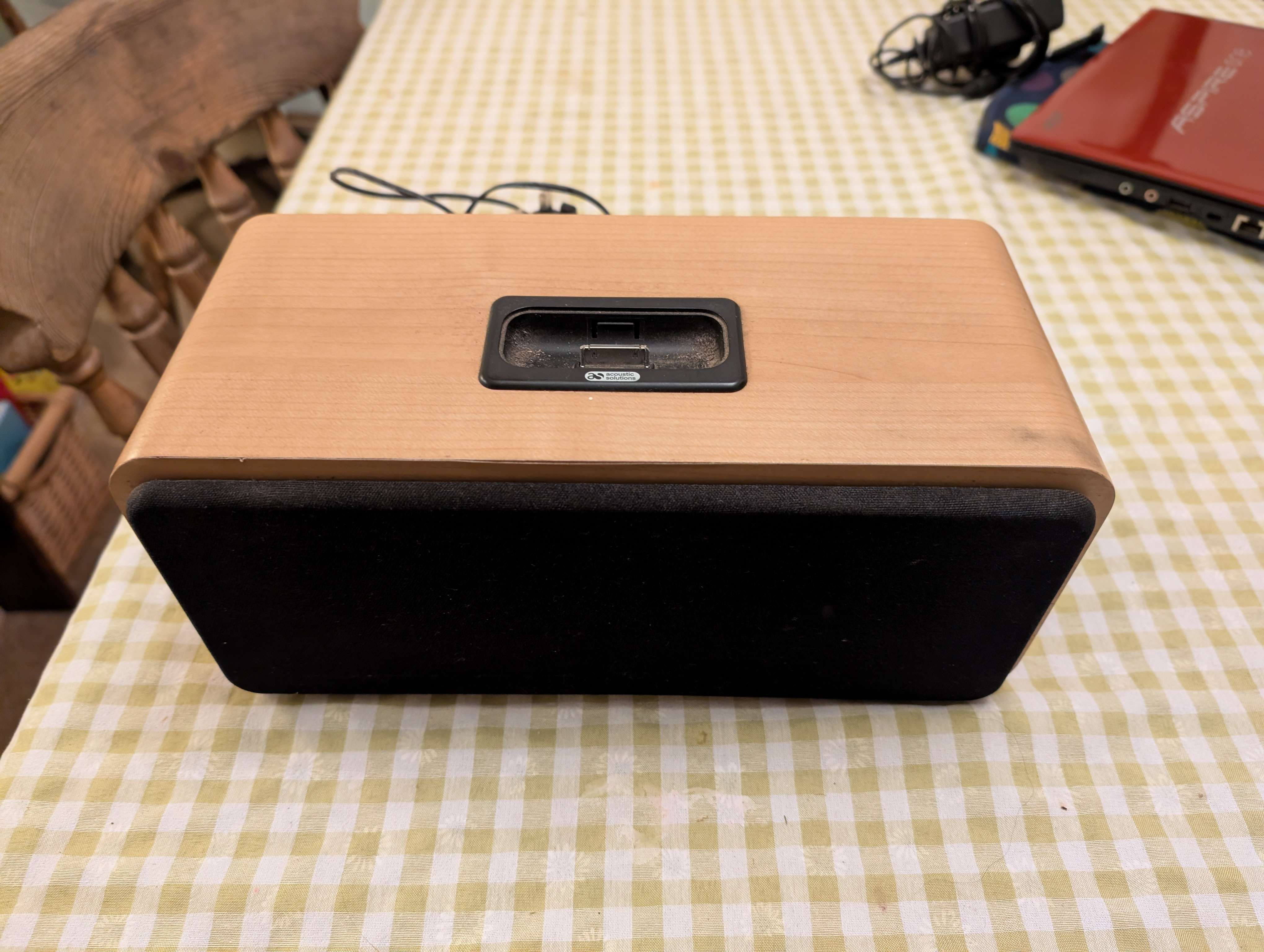 Docking station for iPad