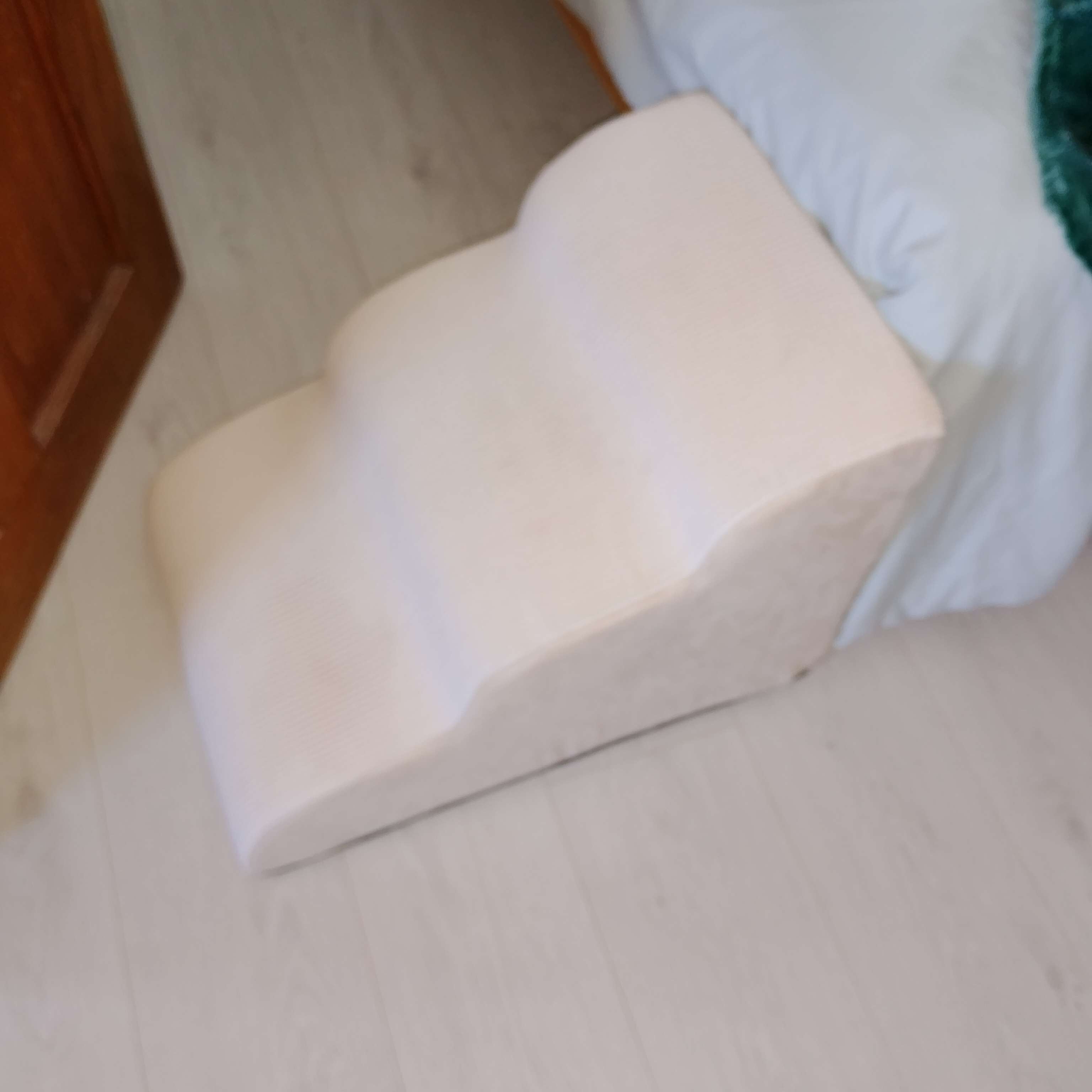 Cat ..pet bed or settee ramp