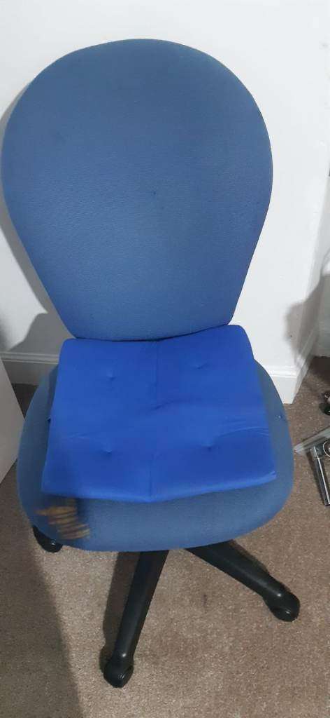 Worn Blue Desk Chair on Wheels (Needs Cover / Workshop Use)