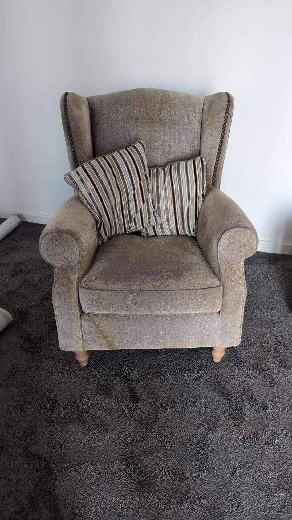 Beige chair with 2 small cushions